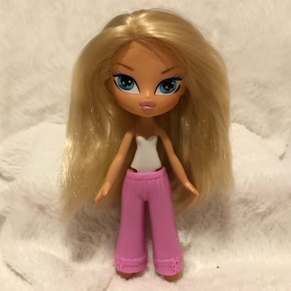 Bratz Kidz Cloe 2009 Snap On Clothing - Picture 4 of 10